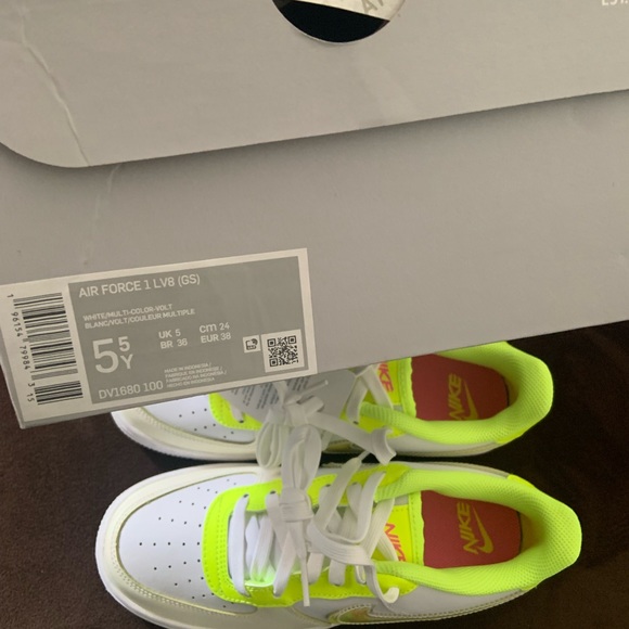 5.5Y — Nike AF1 Low LV8 (GS) - Picture 9 of 9